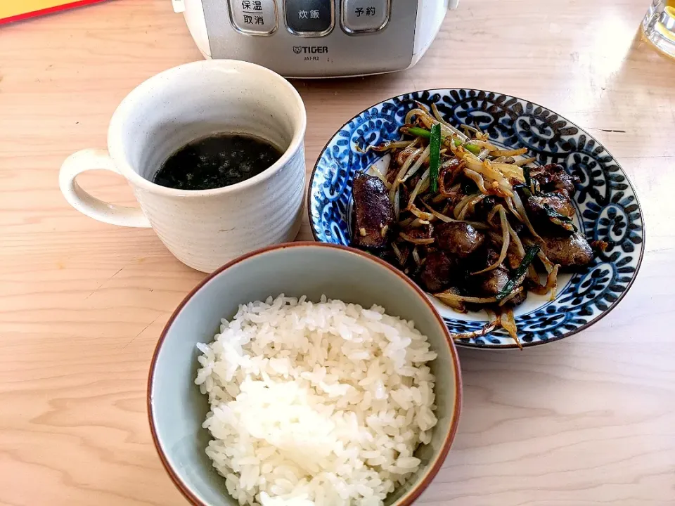 鶏レバーニラ中華（豆板醤・豆鼓醤・甜麺醤）炒めと伊豆産乾燥海苔スープ|Tarou  Masayukiさん