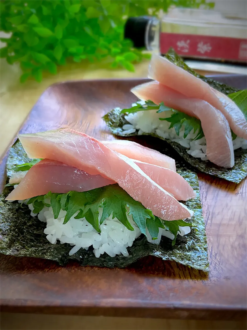 釣り魚🎣メジロ(ワラサ)の手巻き寿司を淡紫で|9421beruさん