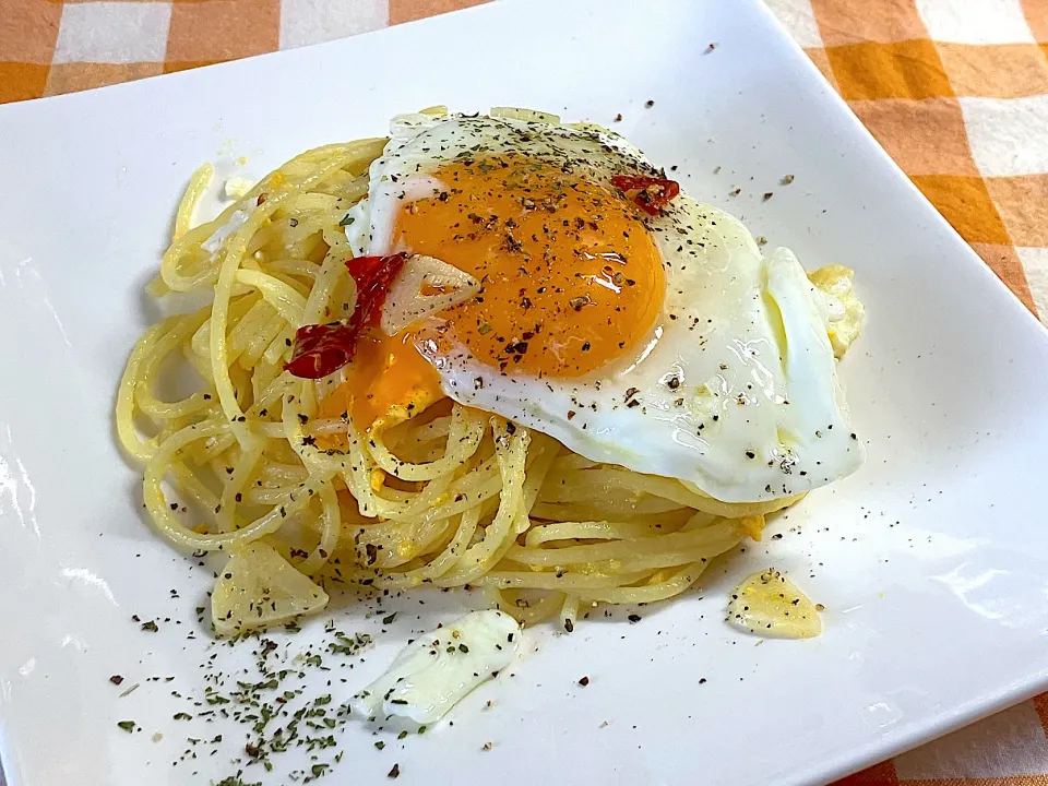 貧乏人のパスタ作ってみました。たまご高騰の昨今、お金持ちのパスタかと..（笑）|まめりんさん