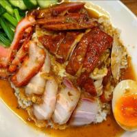 Mixed Meat:- Grilled Pork, Duck & Crispy Pork Belly over Rice w/ Soft-boiled Egg  (ข้าวเฉโป) 🐷🦆🥚🍚
...
...
Super Yummy & Savory 🤤