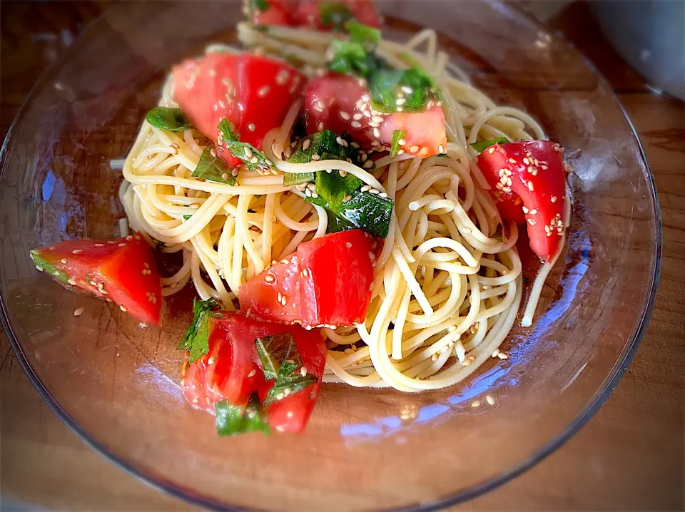 トマトと大葉の冷製パスタ|名状しがたいゴミムシのようなものさん