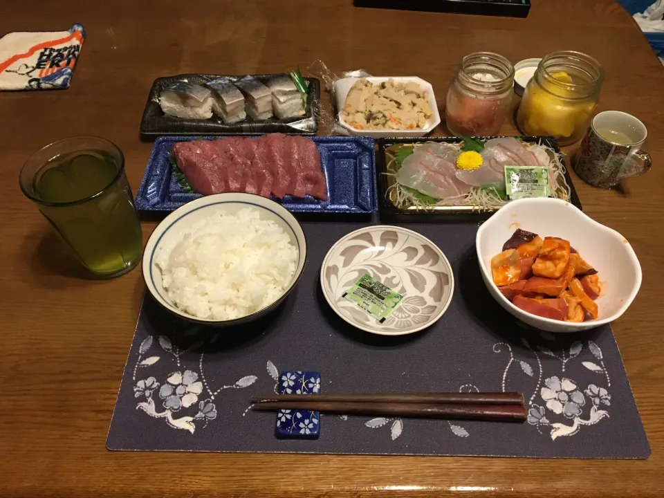 生めばちまぐろ、天然ひらめ、甘辛ヤンニョムたこ、金華さば寿司(夕飯)|enarinさん