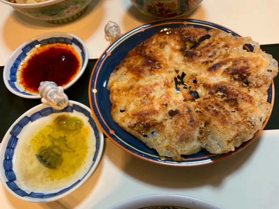 お家で作る焼き餃子　柚子胡椒酢と醤油酢辣油で。|Takeshi  Nagakiさん