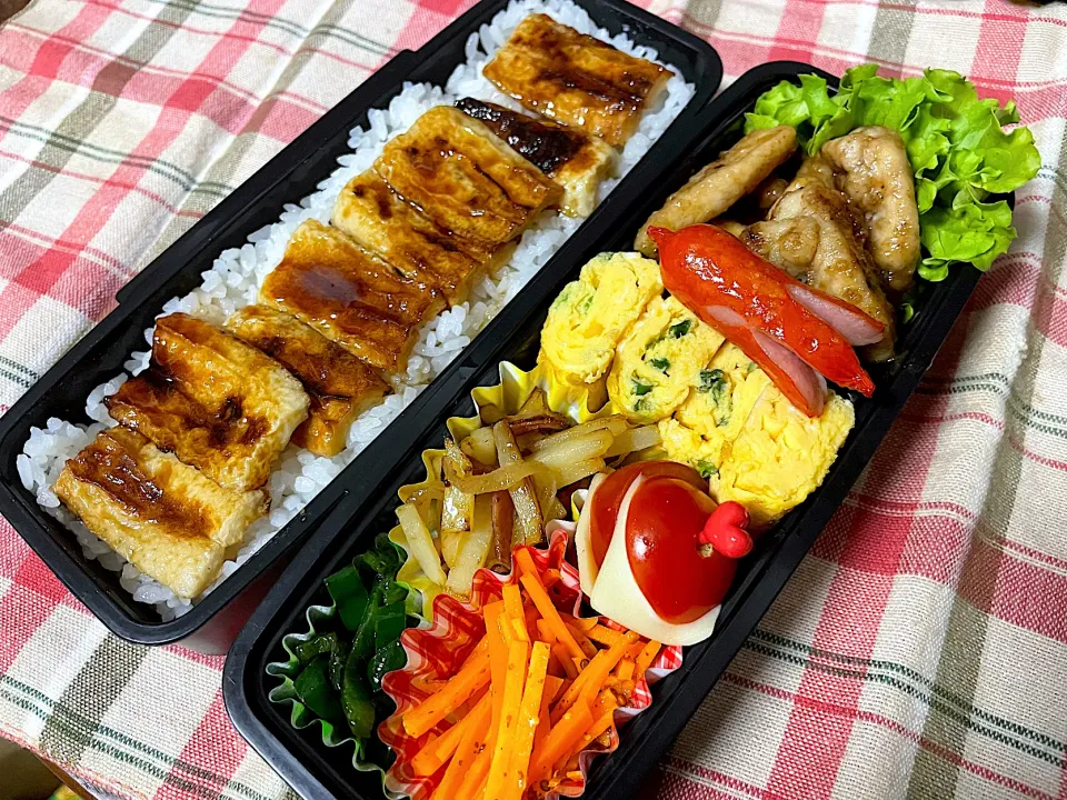 お弁当★鶏の梅ぽんソテー、ネギ卵、ピーマンの塩炒め、にんじんサラダ、細切りジャーマンポテト、プチトマトチーズサンド、ちくわのかば焼きのっけごはん|ハルさん