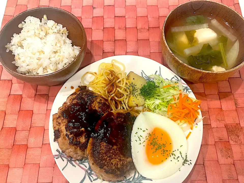 中学生息子のお昼ご飯🍚 ハンバーグ定食🍚|Snow10さん