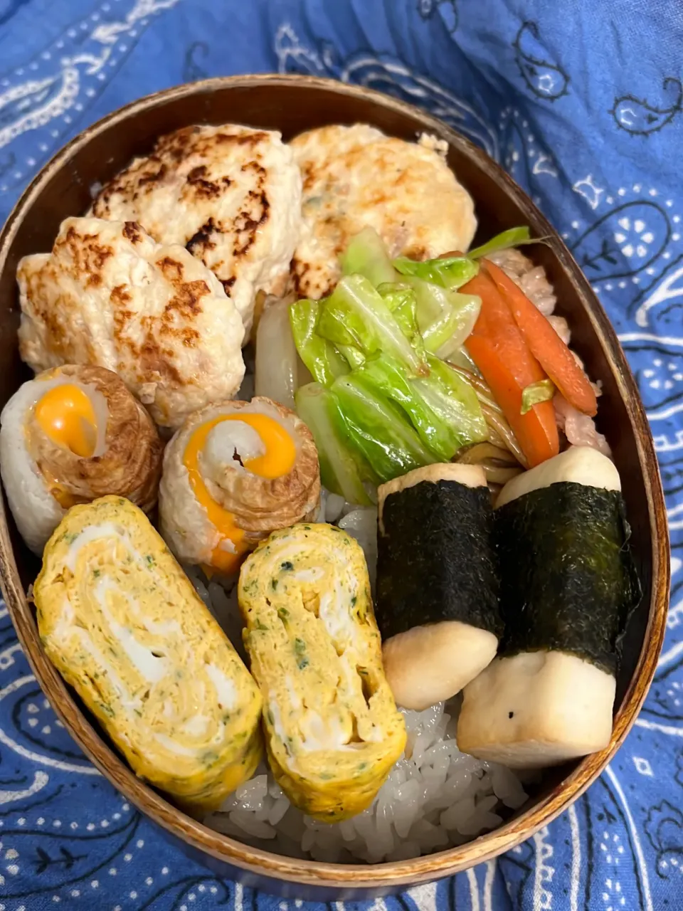 鶏むね梅つくね、焼きそば、卵焼き、はんぺん海苔巻き、ちくわチーズ|ちあぽんさん