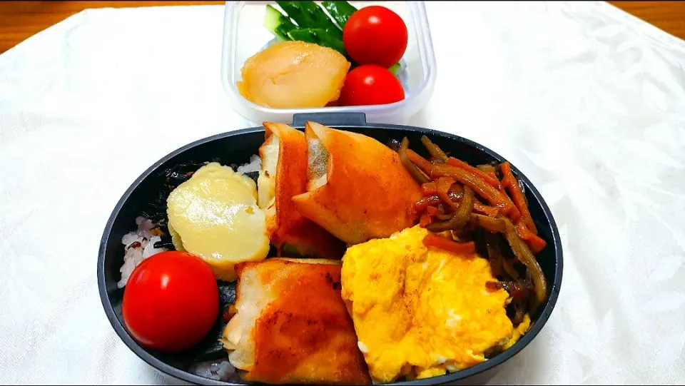 5/25のお弁当🍱
海苔弁当
今日のメインは
アスパラガスと鶏むね肉のチーズ春巻き
です🙋|卯月さん