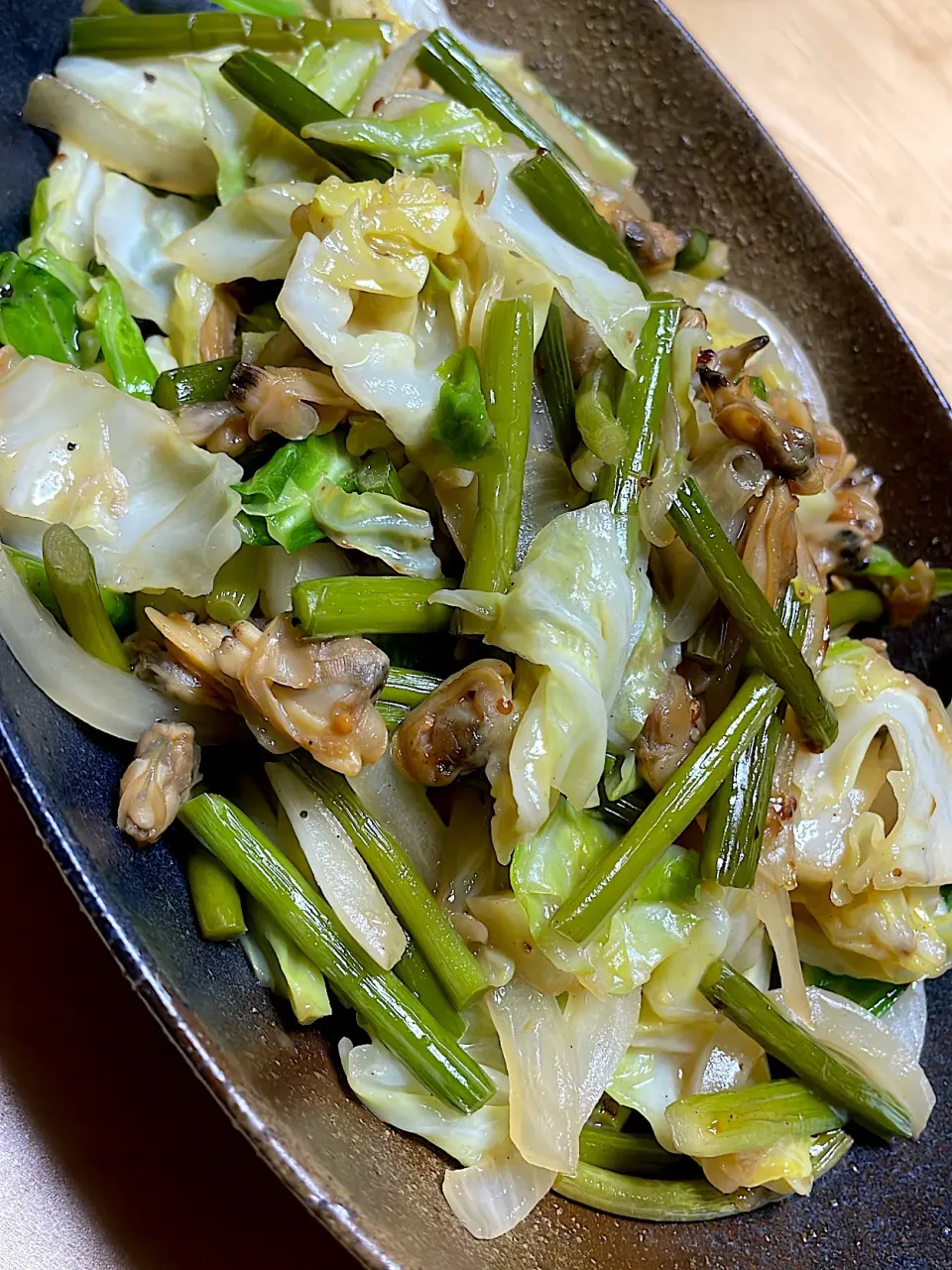 Snapdishの料理写真:アサリとニンニクの芽入り野菜炒め🥬|abekoさん