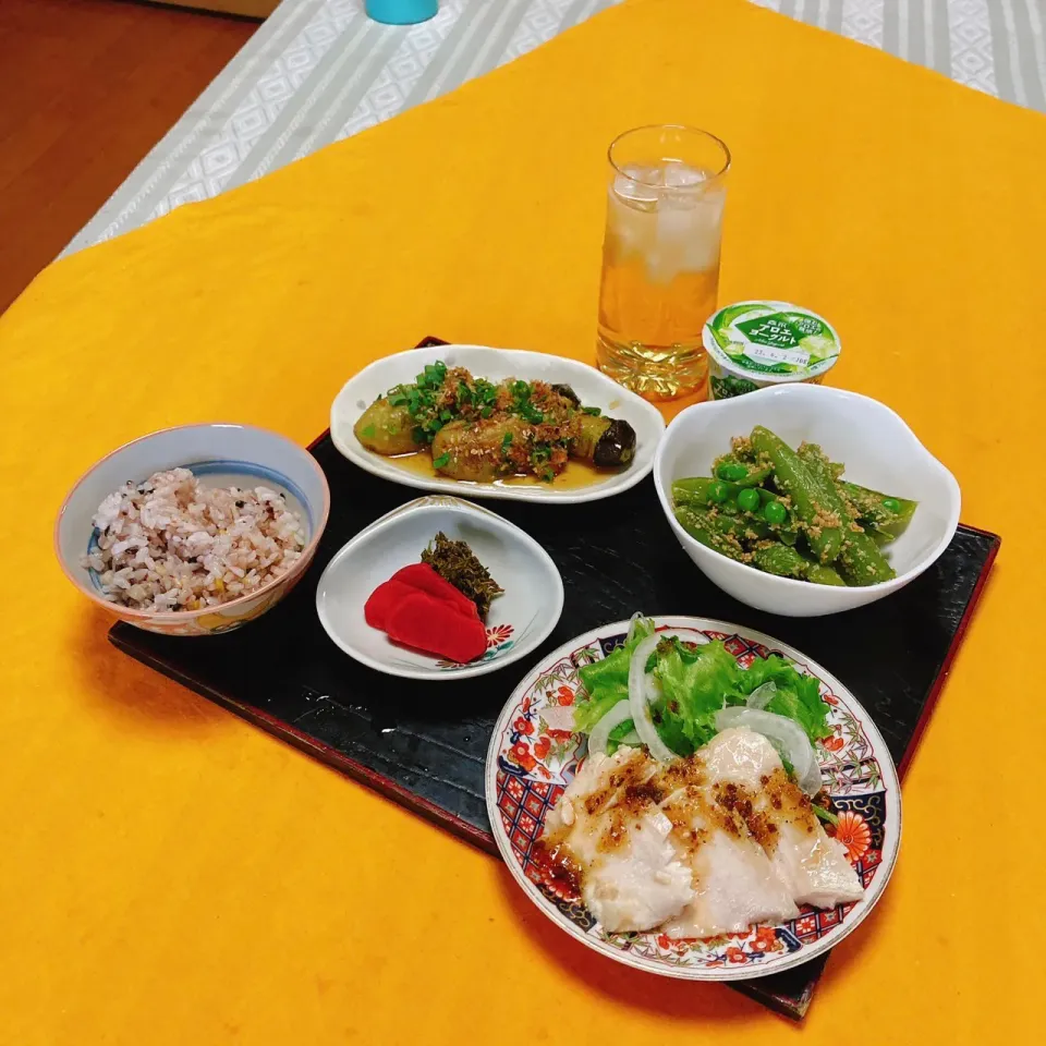 Snapdishの料理写真:grandmaの晩ごはん☆ 今夜はスナップエンドウをもらったからごま和え‼️今日は柚子酒の封をあけた。ちょっと､ホロ苦くて大人の味やね|kaoriさん