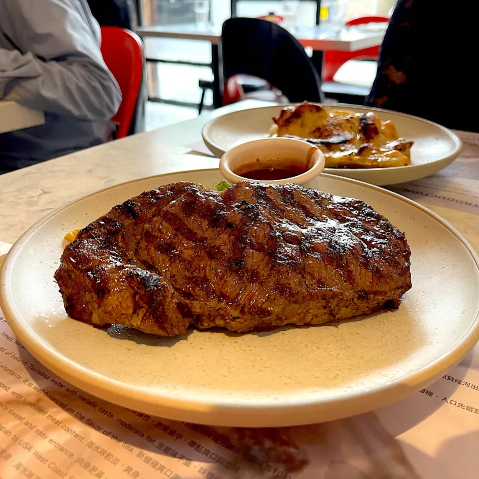 Char grilled Australian ribeye steak|skyblueさん