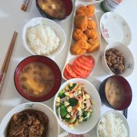 夕食(*^^*)
牛丼の具
サーモンフライ&トマト
ブロッコリーとカニカマチーズサラダ🥗
お味噌汁(なめこ、豆腐)