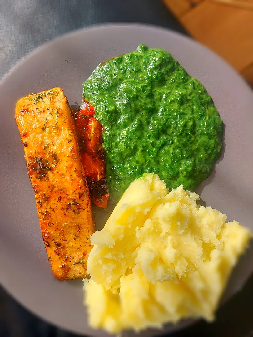 mashed potatoes, spinach and salmon|Mildred Deneeさん