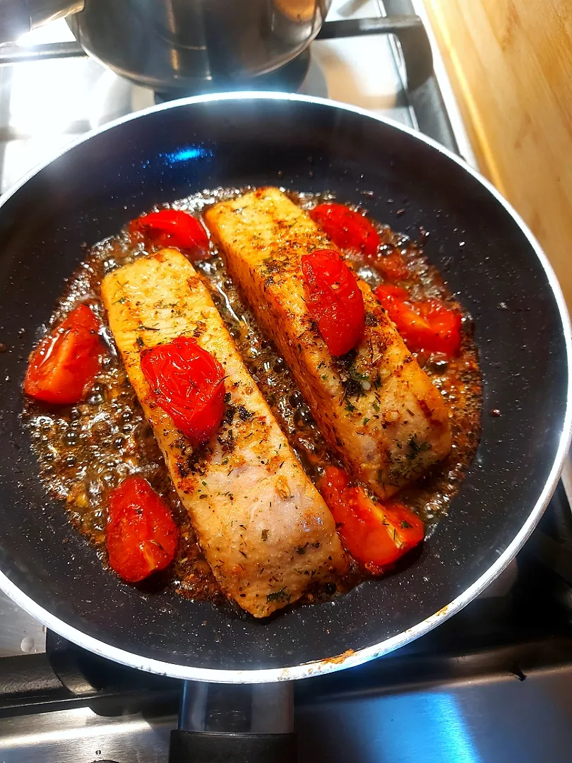 Snapdishの料理写真:salmon is my favorite dish|Mildred Deneeさん