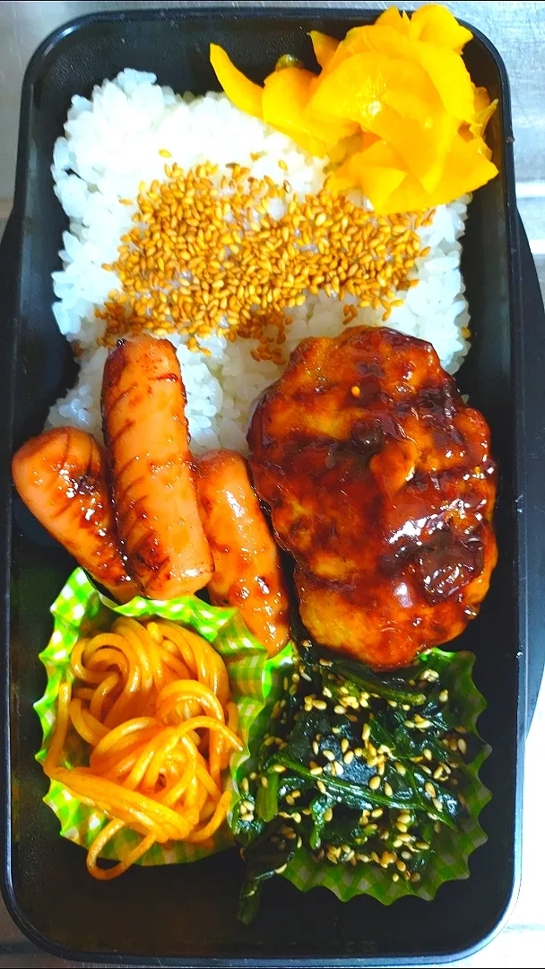 旦那弁当　2023/5/26

照り焼きハンバーグ
ウインナー
ミートソースパスタ
ほうれん草のごま和え|ユキヨメ♪さん