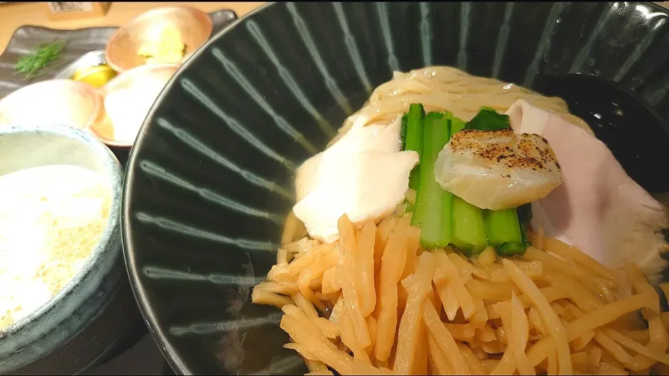 【2022年12月創業】
Tokyo Style Noodle ほたて日和
帆立の昆布水つけ麺 白 <塩> (1,100円)
＋メンマ増し (100円)
＠JR秋葉原駅4分　
23117 (121,430)
|大脇さん