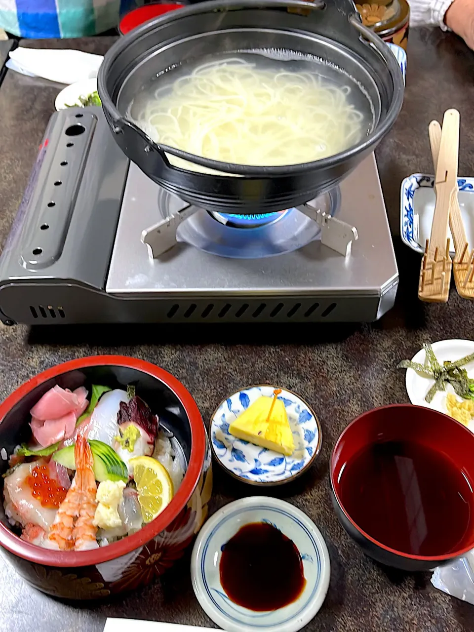 Snapdishの料理写真:五島うどん&海鮮丼|kenさん