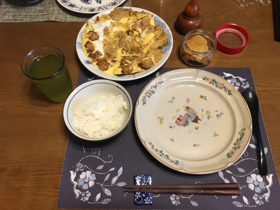 Snapdishの料理写真:残りの揚げ物の卵とじ(昼飯)|enarinさん