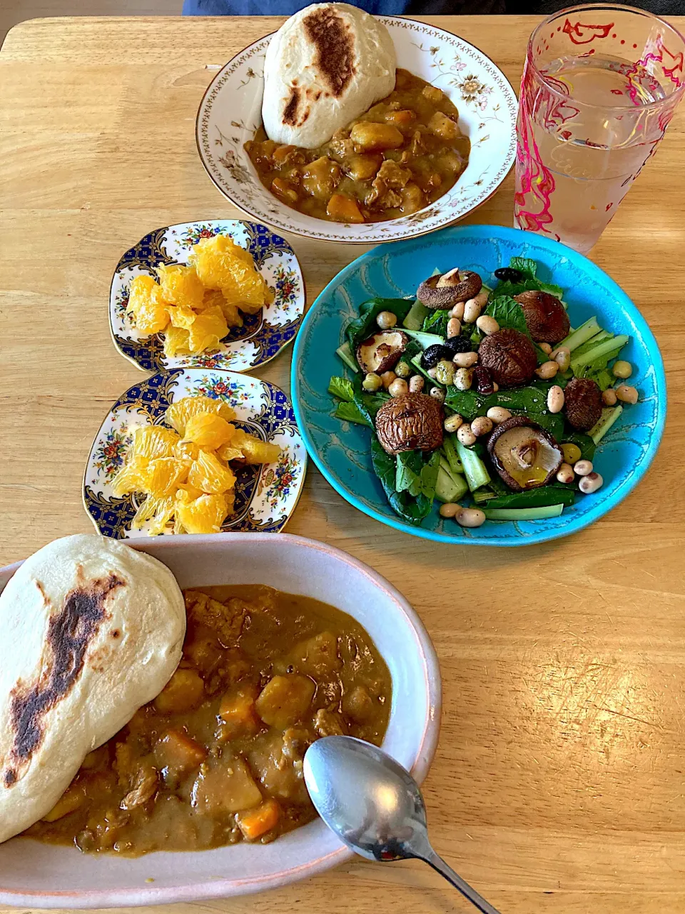 娘っちと作ったカレーとナン、椎茸とお豆のサラダ、甘夏のランチ💛|さくたえさん