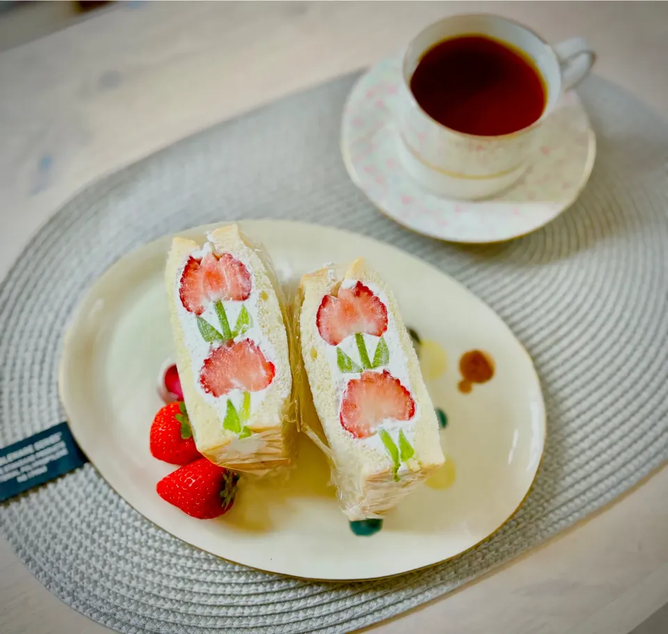 いちごのお花サンド|白のパンダさん