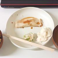事業所のお昼ごはん🍴
左から炊き込みご飯
春巻き、ポテトサラダ、肉団子
鯛の潮汁風