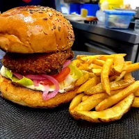 Panko fried marinated salmon, spiced mayonnaise, pickled onions and French fries|Alexさん