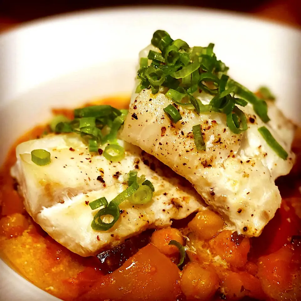 #dinner #dinner
#reuse 
The Ratatouillei made remake with chick Peas & Red Thai Curry paste with lemon & Garlic topped with Baked Taro Fish Fillets in Garlic Bu|Emanuel Hayashiさん