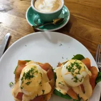 homemade egg benedict with homemade coffee|Jessie's Home Kitchenさん