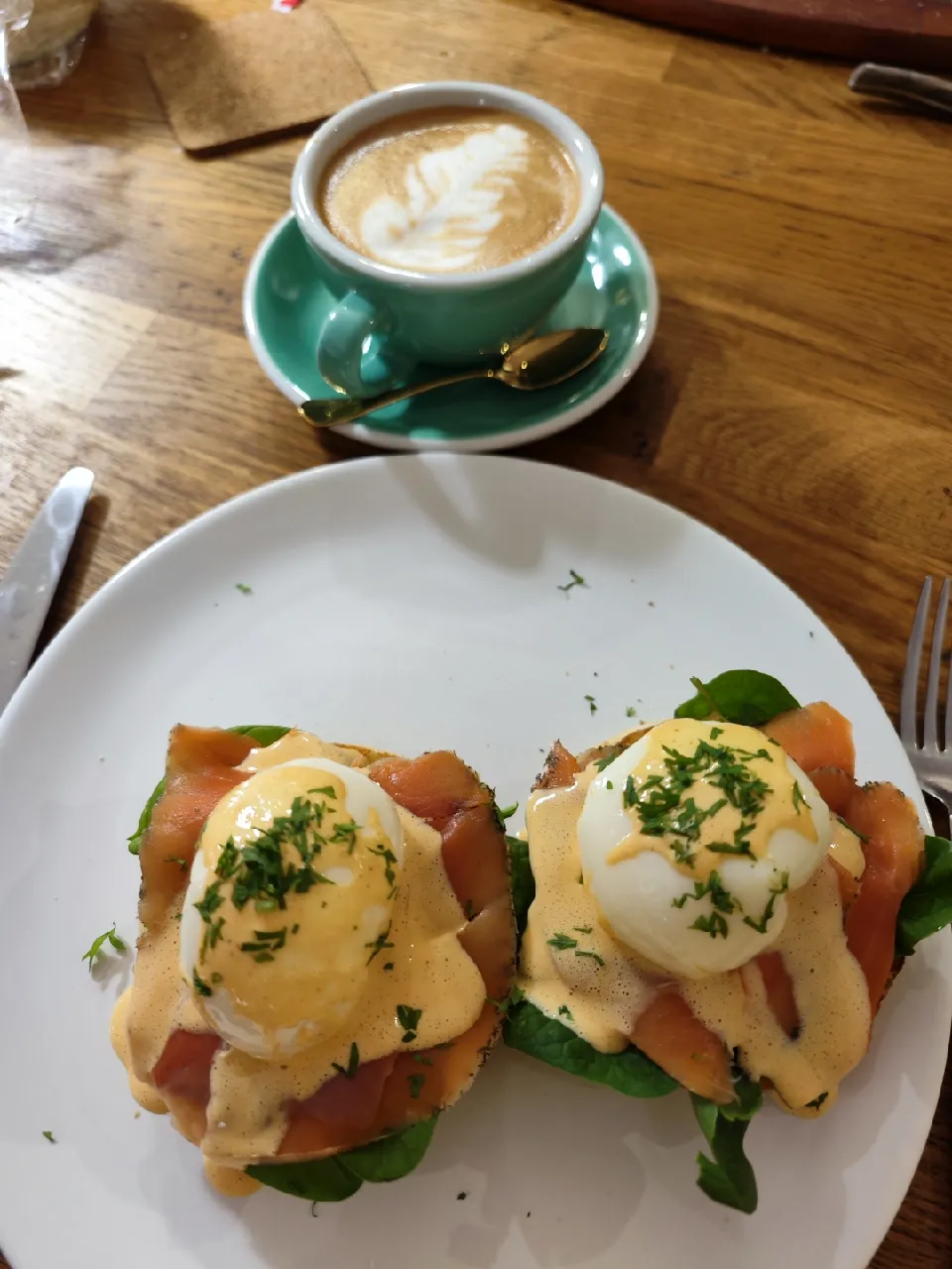 homemade egg benedict with homemade coffee|Jessie's Home Kitchenさん