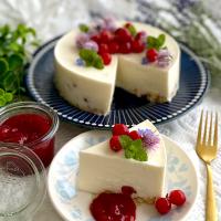 ゆすらうめのヨーグルトケーキ