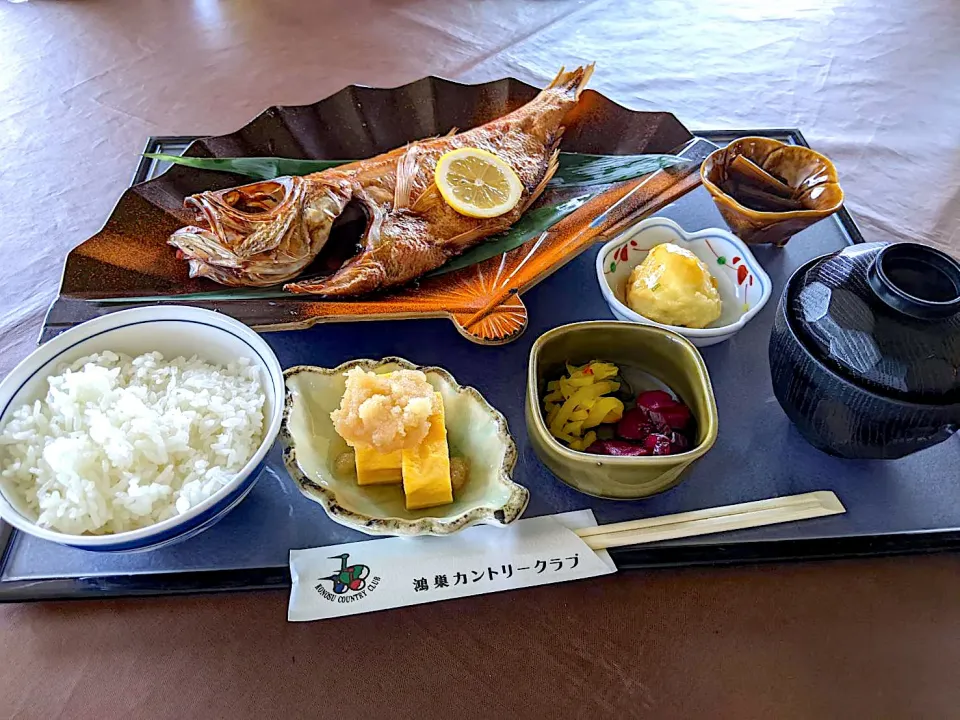 ゴルフ場飯⛳️『金目鯛の干物定食』😋|アライさんさん