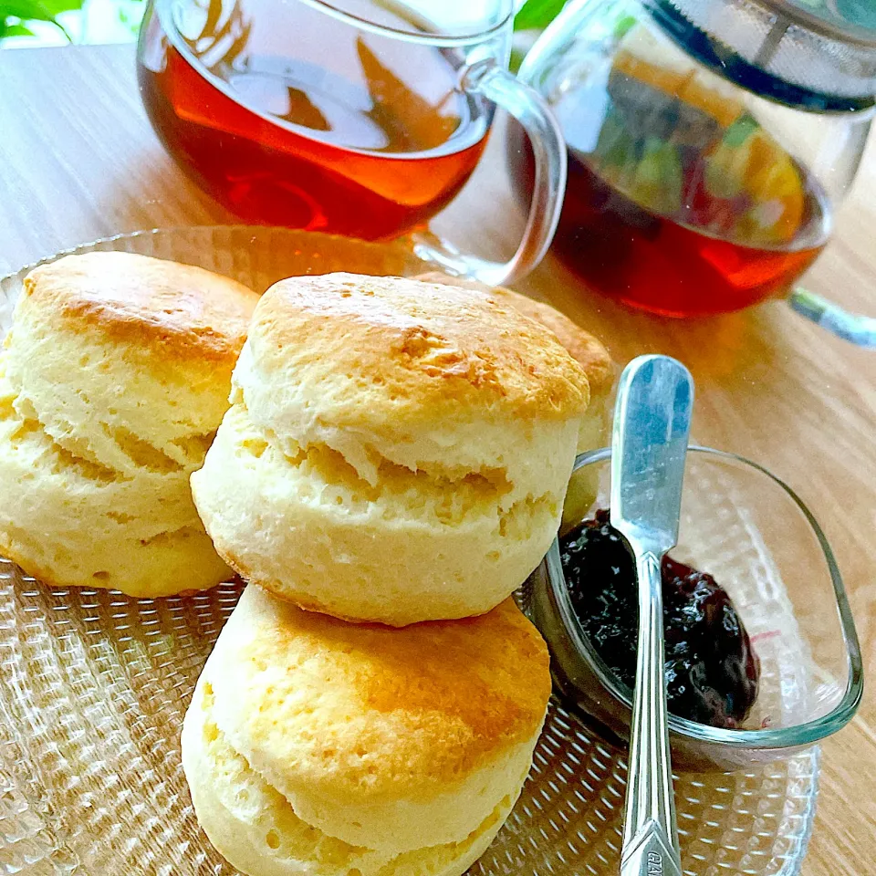 朝食に　手作り 腹割れスコーン🥯🫖🍵|S の食卓2さん