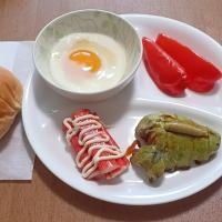卵
パプリカ
アボカド
カニカマ
ロールパン
