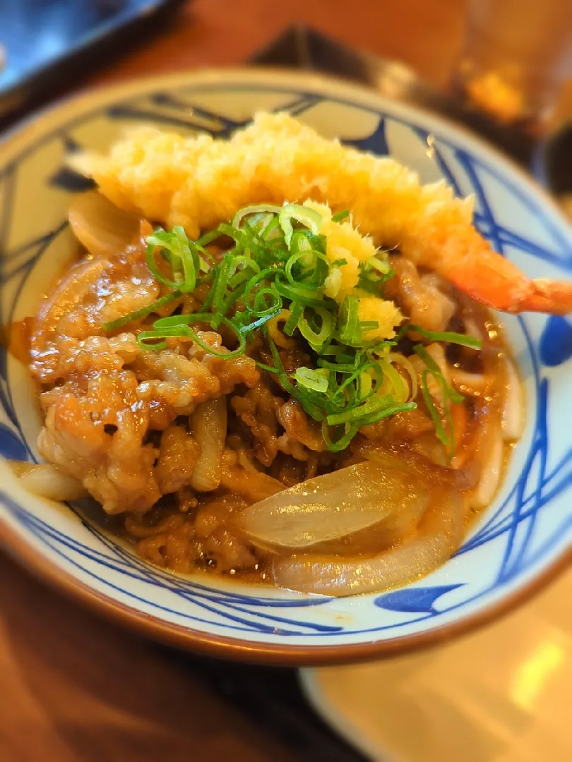 丸亀製麺の焼きたて肉うどんえび天のせ😋|みぽりん♪さん