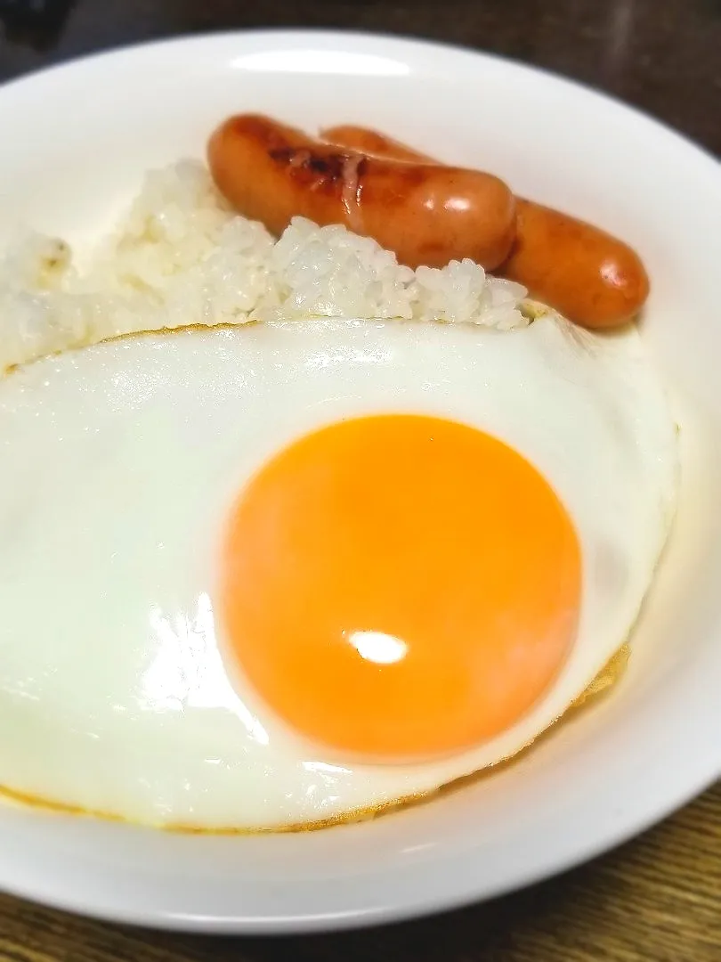 パパ作👨ウインナーエッグ丼|ぱんだのままんさん