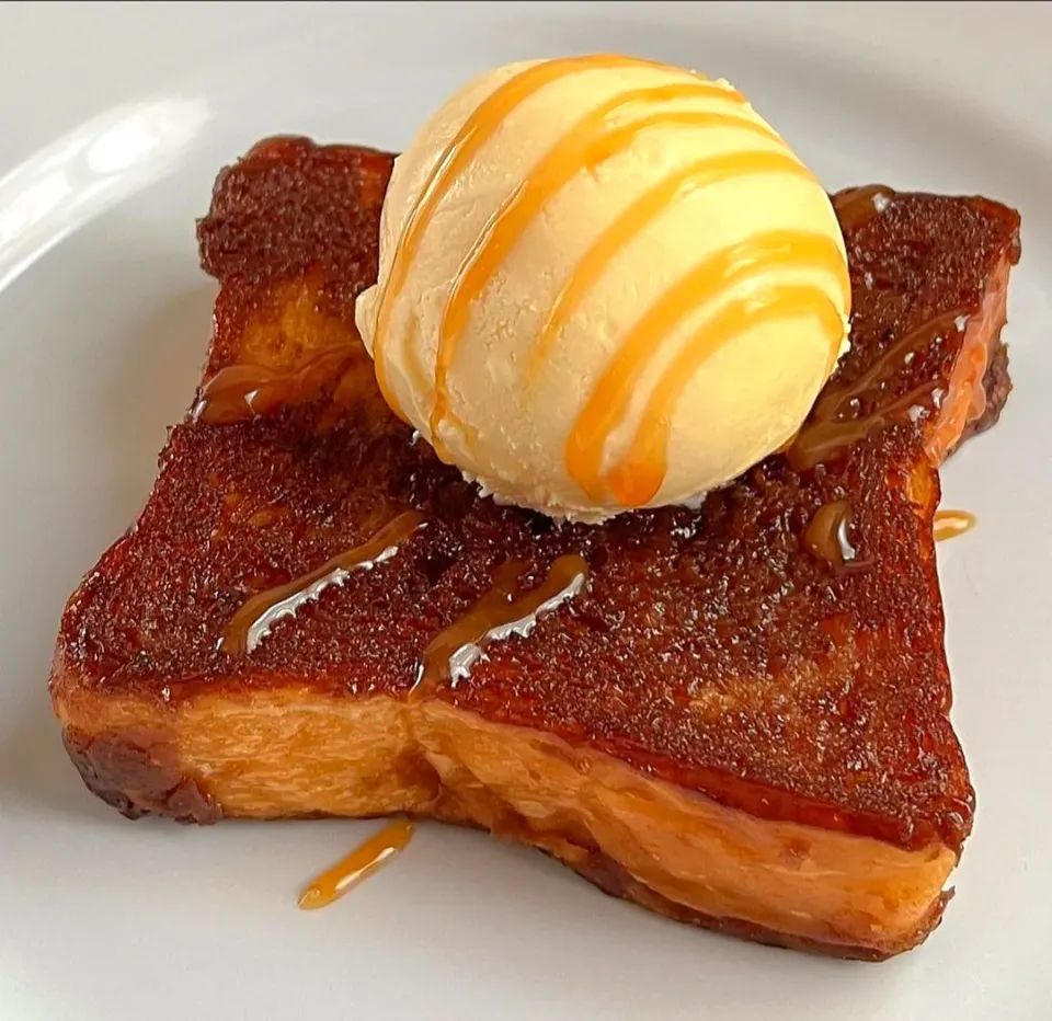 Guilty Pleasure w/ Burnt Butter Toast w/ Honeycomb Toffee Vanilla Ice Cream 🍞🧈🍯🍨
...
...
Super Scrumptious for Happy Weekend 🥰|An'leeさん