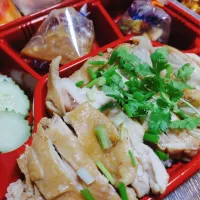 ข้าวมันไก่ Thai steamed chicken with rice & bean curd sauce.Khao Mun Khai.|Popさん