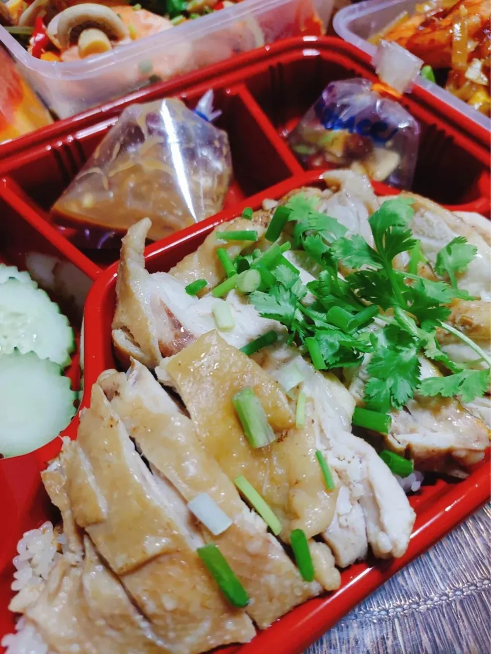 ข้าวมันไก่ Thai steamed chicken with rice & bean curd sauce.Khao Mun Khai.|Popさん