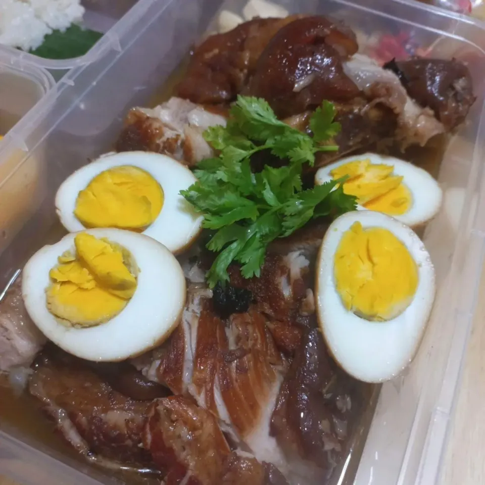 Thai pork knuckle stew. 
Kha mu.|Popさん