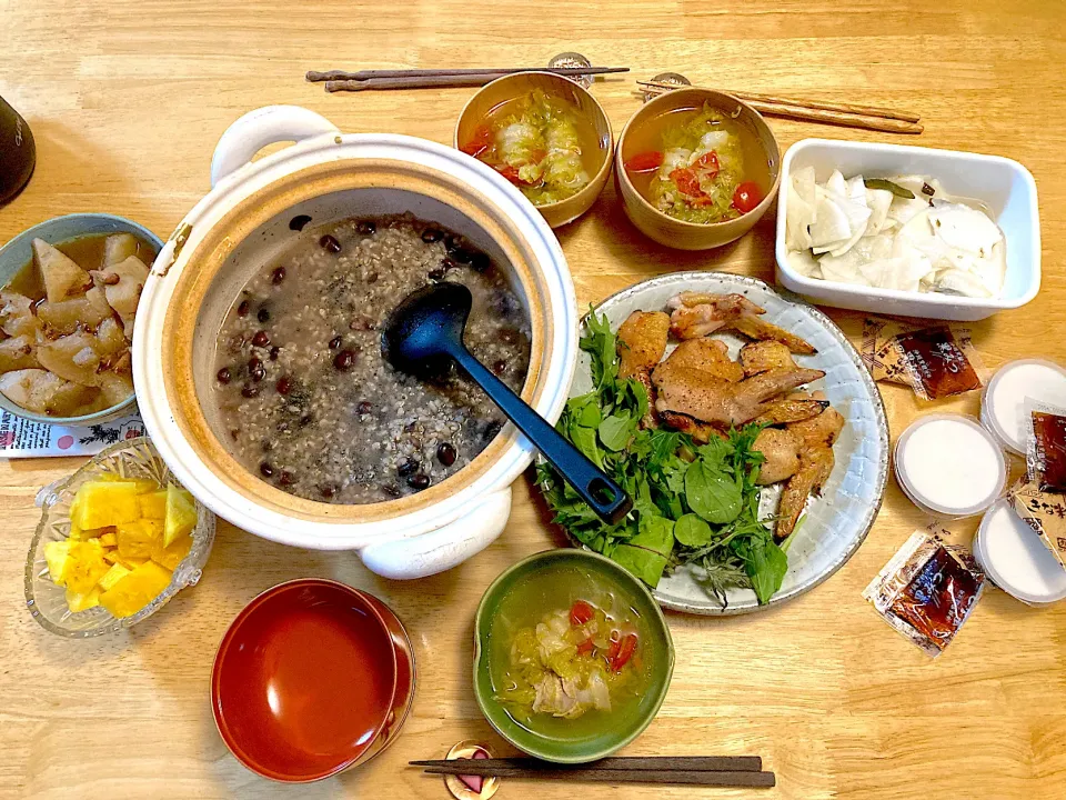 黒豆と棗と黒胡麻の発芽玄米お粥がメインの晩ごはん(*´ｰ｀)ゞ|さくたえさん