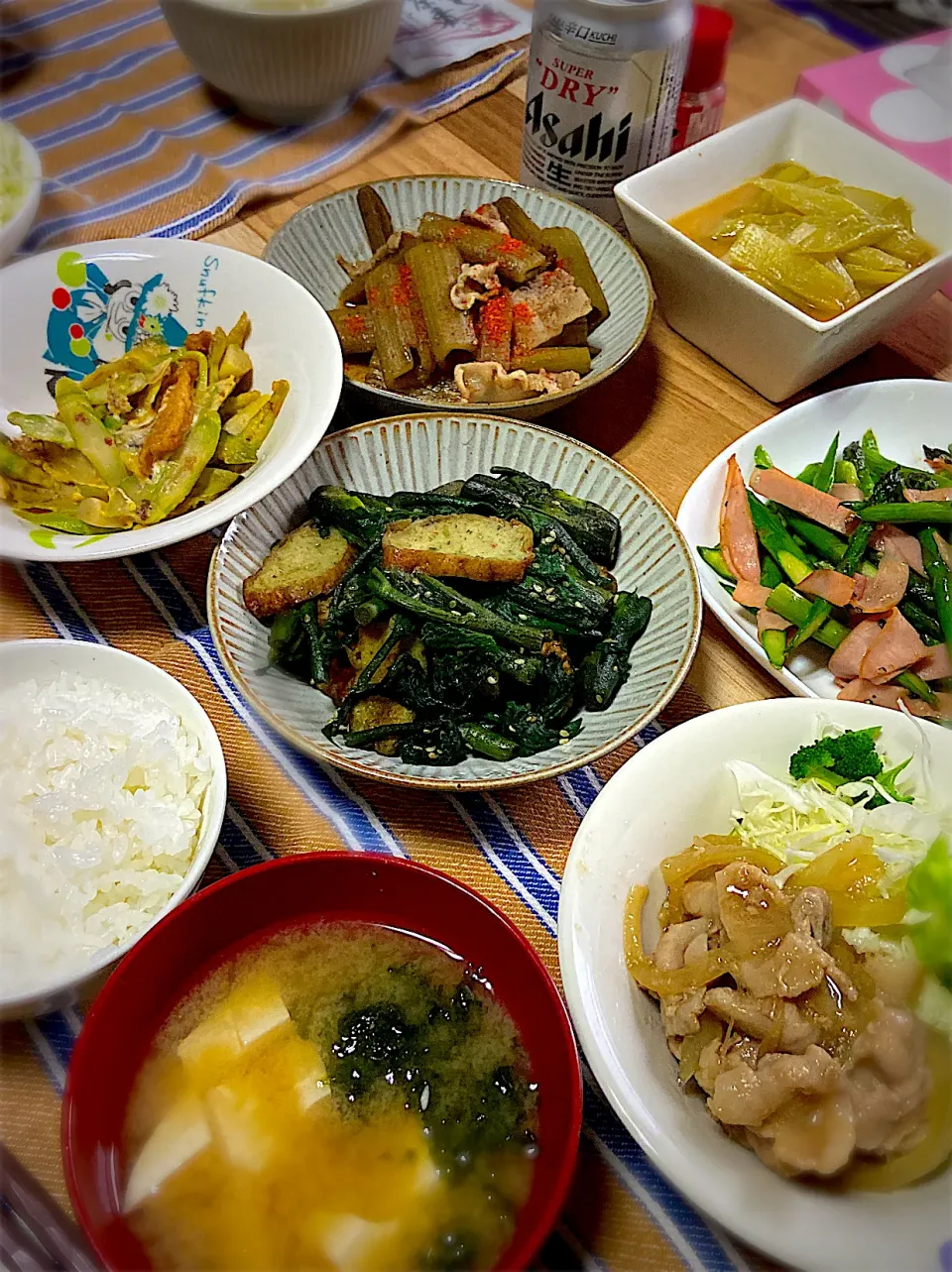 お夕飯。ウドの酢味噌和え・フキの油炒め・竹の子卵とじ・ウドの芽のオイスターソース炒め・アスパラバター醤油ソテー・豚の生姜焼き・アオサと豆腐のお味噌汁|renharuruさん