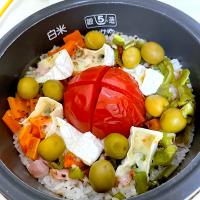 トマトとカマンベールチーズの炊き込みご飯
