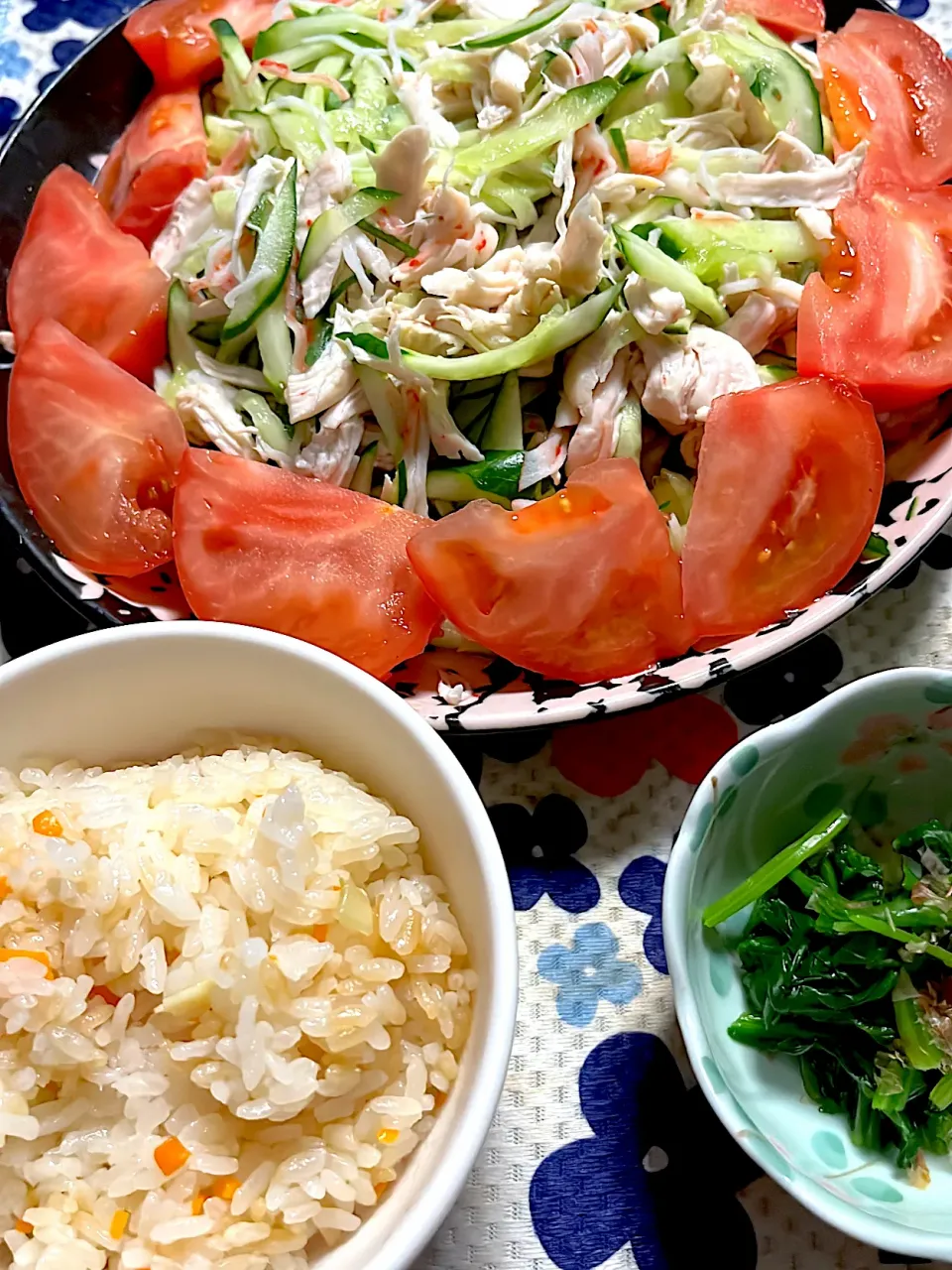 Snapdishの料理写真:筍ごはん　ほうれん草のお浸し　鶏ササミと胡瓜🥒のサラダ|4jinoanataさん