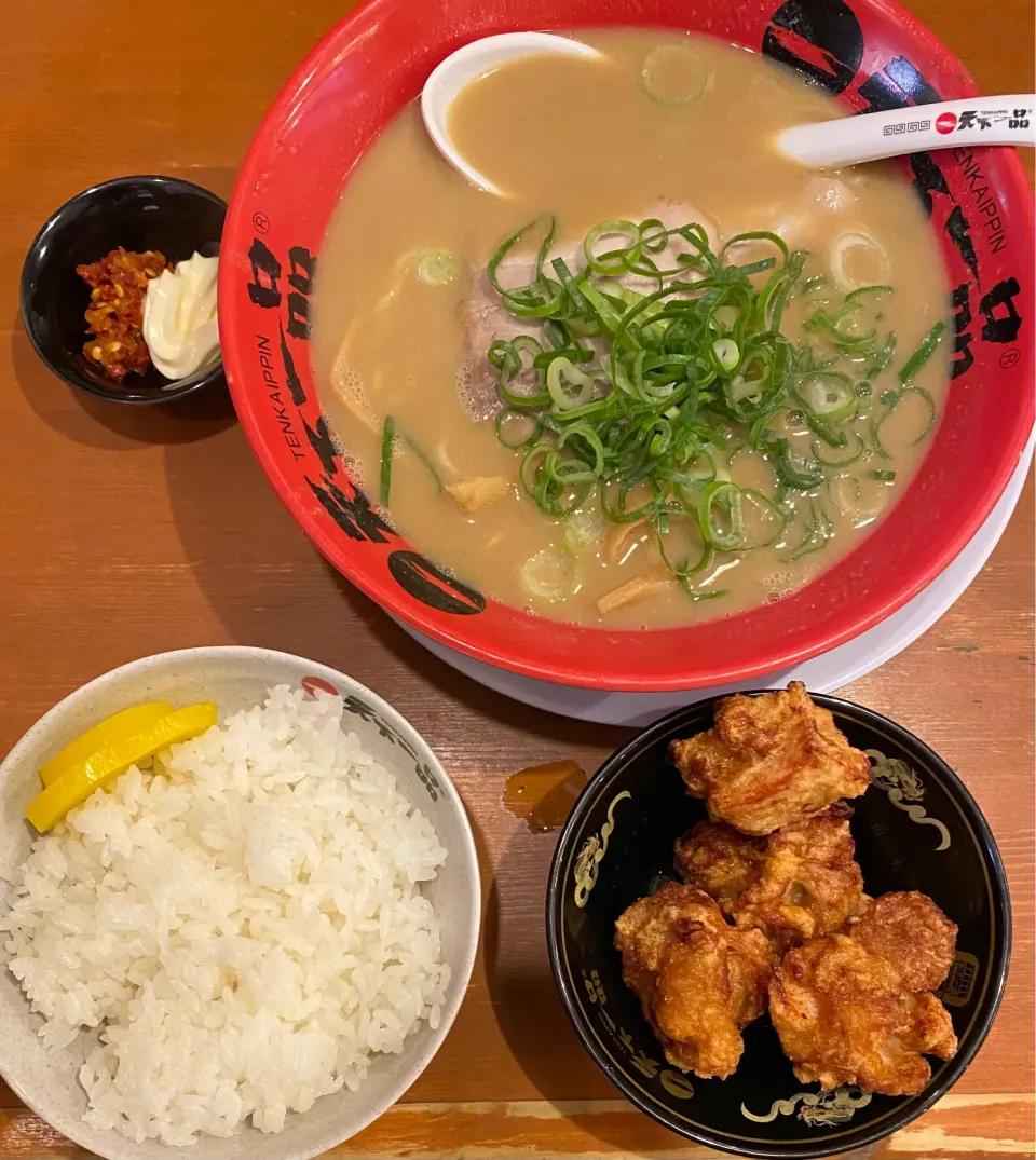 Snapdishの料理写真:天下一品 唐揚げ定食 1200円|すくらんぶるえっぐさん