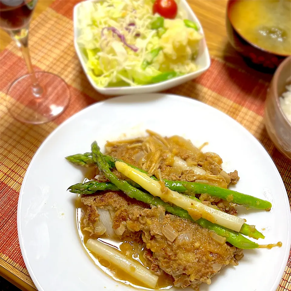 2023/05/28 豆腐ハンバーグ おろしきのこソース(ベルのタレ) 北海道アスパラ添え、アスパラ入りポテトサラダ|kykyさん