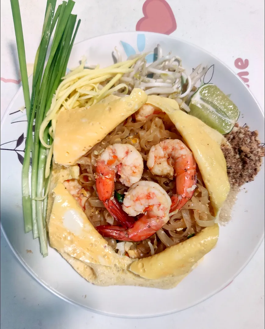 Fried Thai Noodle with Shrimp Wrapped in Egg (Pad Thai)|Umeimさん