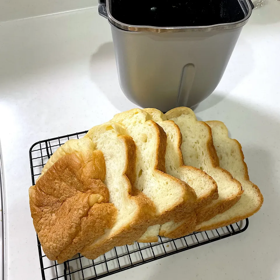 Snapdishの料理写真:ホームベーカリーで食パン|えり@手作りパンさん