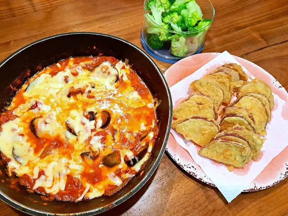 Snapdishの料理写真:ナスのトマト煮　さつま芋天ぷら　ブロッコリー|m aさん