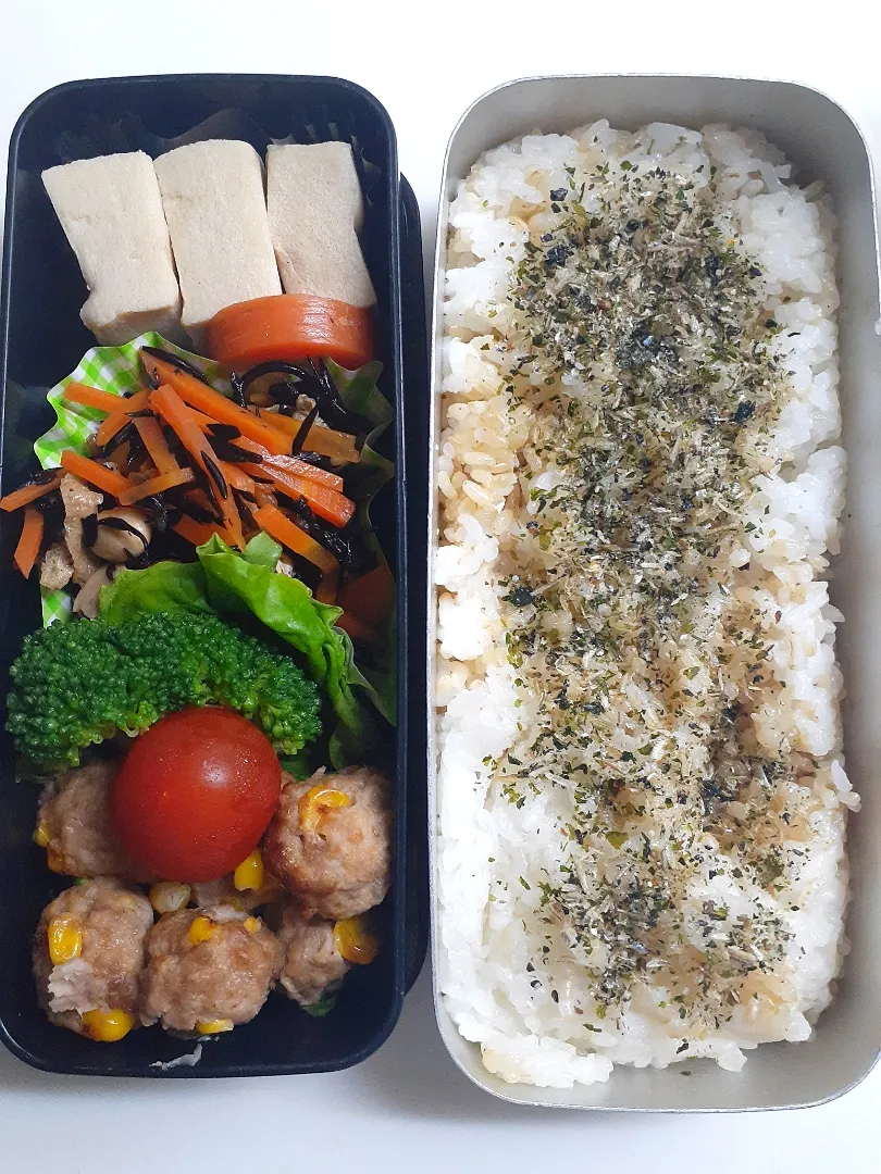 ☆中学生弁当☆玄米入り自家製振りかけごはん、高野豆腐、ひじき、ブロッコリー、コーン入り肉団子|ｼｮｺﾗさん