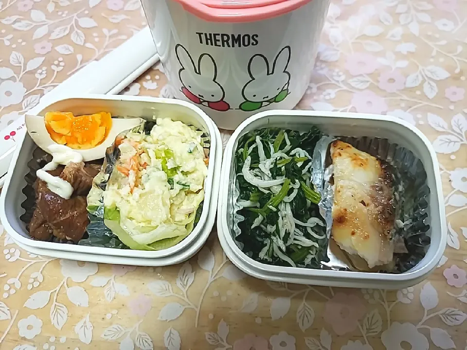 チャシュウ&味玉、ポテトサラダ、ほうれん草としらすのポン酢和え、銀だらの西京焼き|清水愛情弁当さん