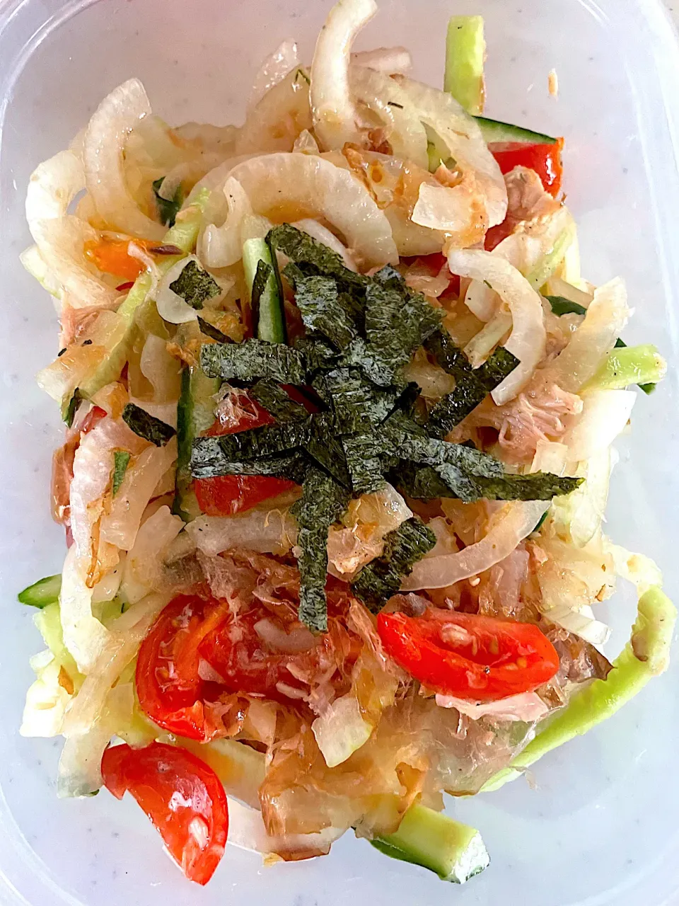 新玉ねぎのサラダ🥗|ころりんさん